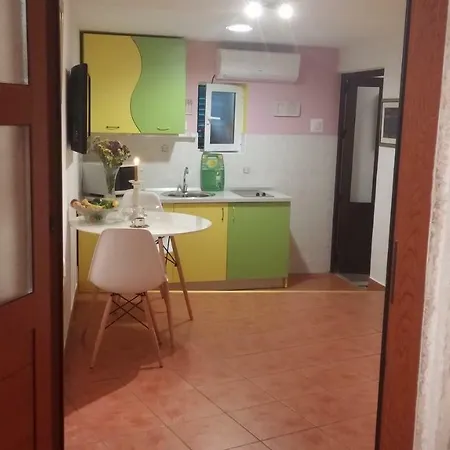 Stone On The Ideal Location Apartment
